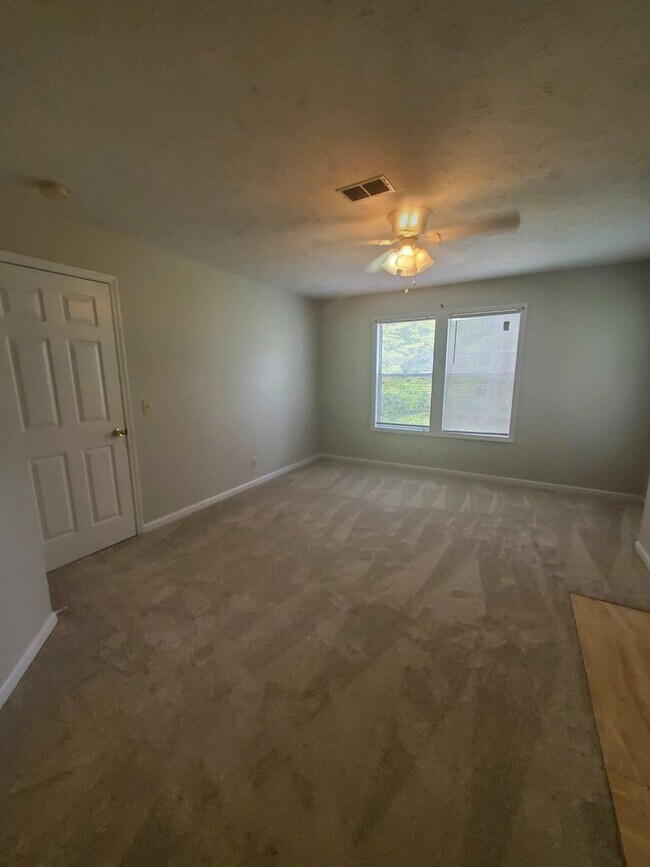 Building Photo - 6821 Willowbrook Dr