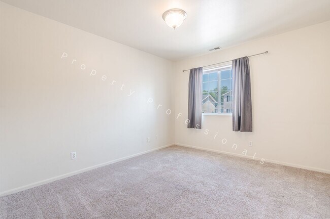 Building Photo - 1015 Domelby Ct