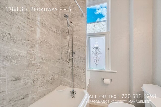 Building Photo - Perfect, Cozy on S Broadway Available for ...