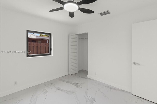 Building Photo - 431 NE 58th Ct