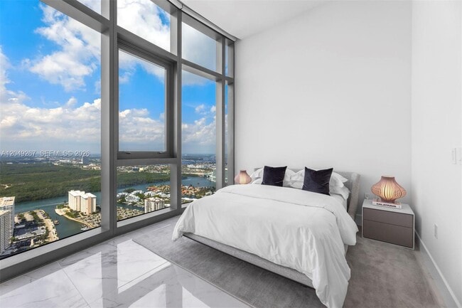 Building Photo - 15701 Collins Ave
