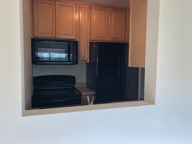 Building Photo - Awesome 2 bedroom 1 bath with basement, fe...