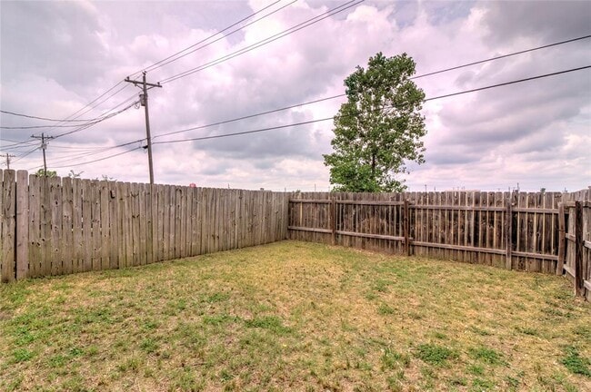 Building Photo - 126 Sandstone Dr
