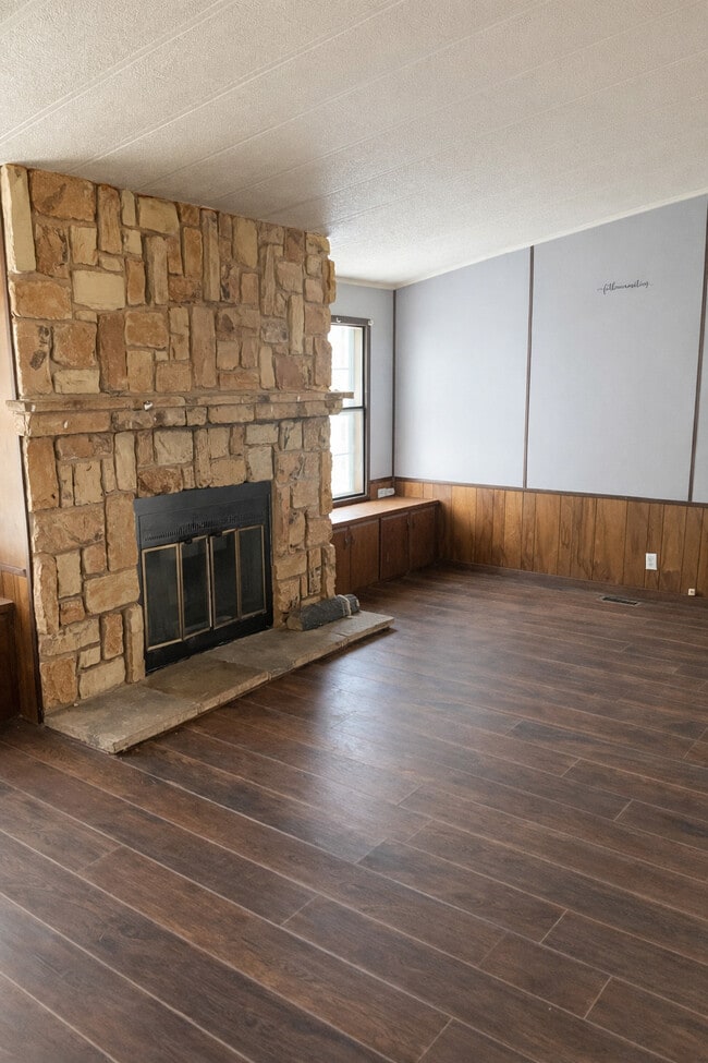 Building Photo - 1379 N Vicha Rd