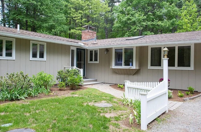 Building Photo - 15 Newbury Rd