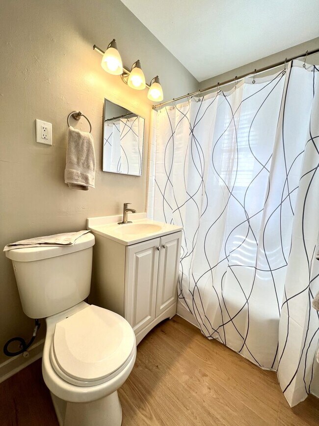 Building Photo - Renovated 2 Bedroom Jacksonville Heights D...