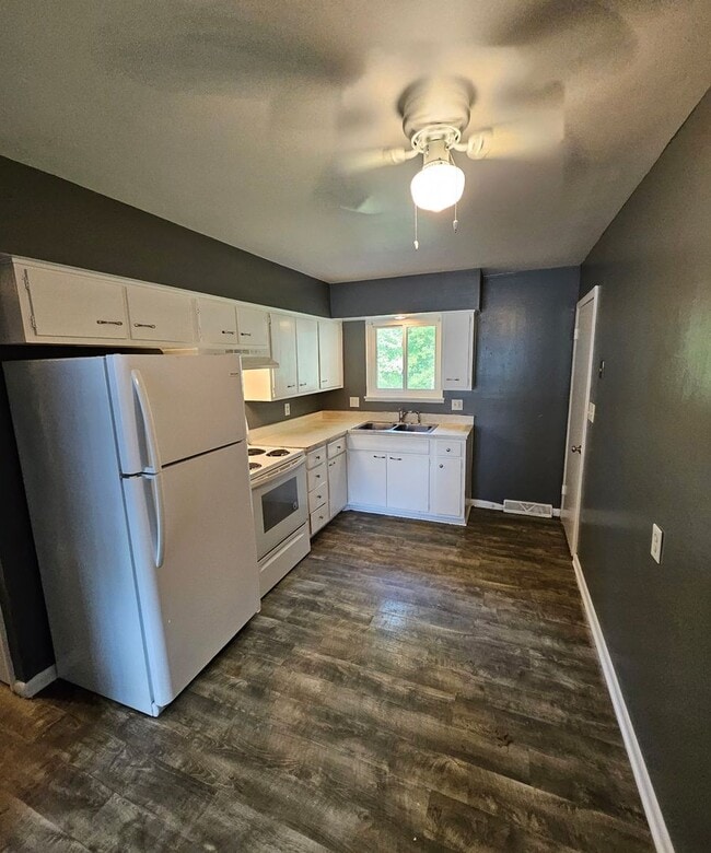 Building Photo - Beautiful Mission Duplex — Hardwood Floors...