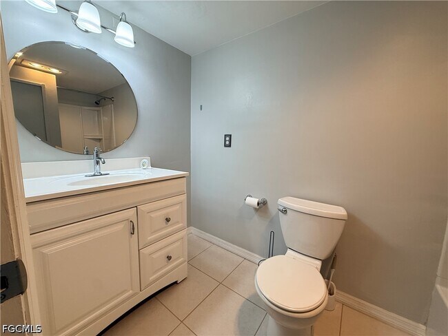 Building Photo - 1608 SE 28th Terrace