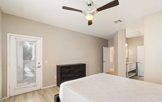 Building Photo - Move Right In! Two Bedrooms - North Scottsdale