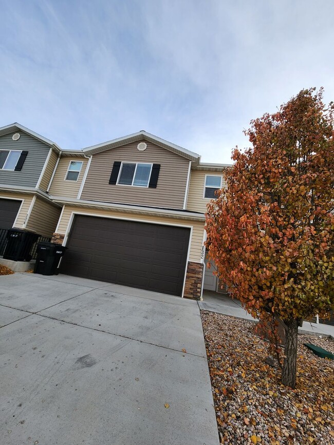 Primary Photo - Charming 3 Bedroom Townhome in Cedar City