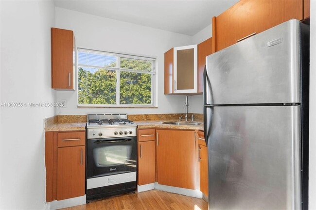 Building Photo - 1010 Pennsylvania Ave