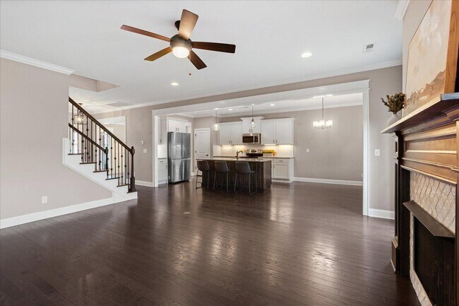 Building Photo - 7458 White Pine Dr