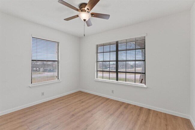 Building Photo - 209 E Rector St