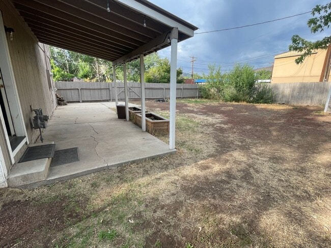 Building Photo - Charming Home Close to Downtown and Schools