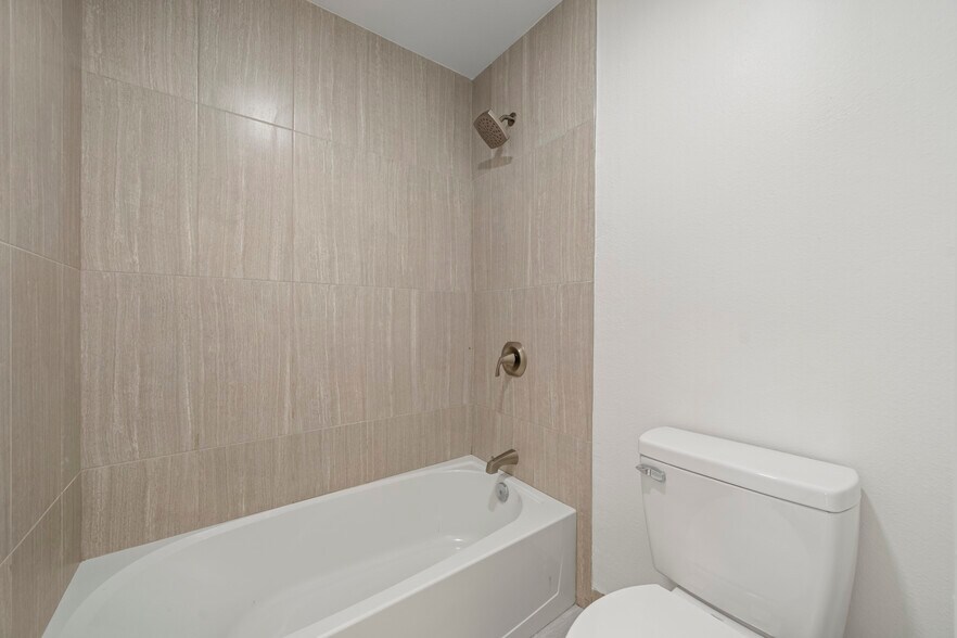 Building Photo - 12411 Osborne St