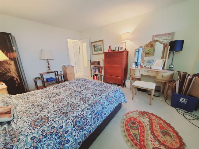 Building Photo - 1 br, 1 bath Condo - 44 Strawberry Hill Av...