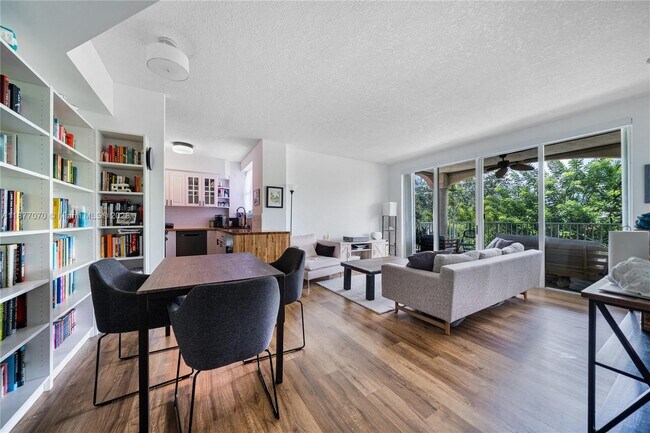 Building Photo - 1824 Brickell Ave