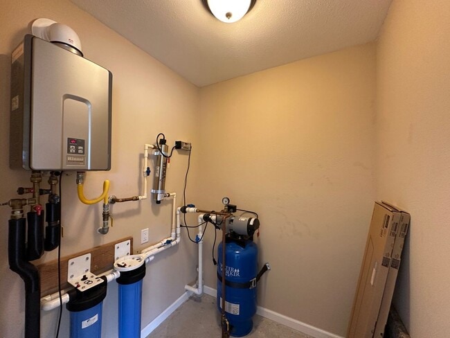 Building Photo - 16-1370 Pohaku Circle Kurtistown, HI 96760