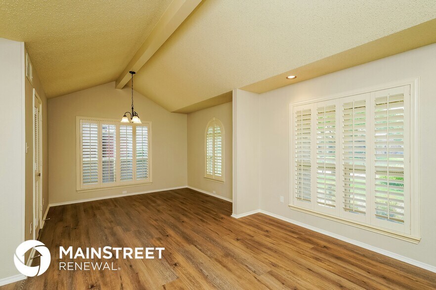 Building Photo - 1617 Palisades Dr