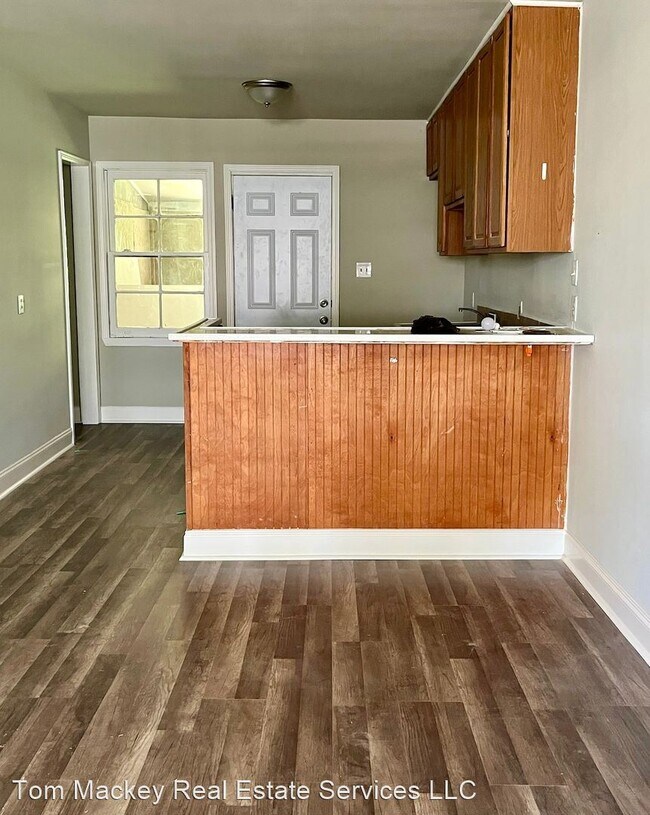 Building Photo - 2 br, 1 bath House - 1138 W. Chimes St.