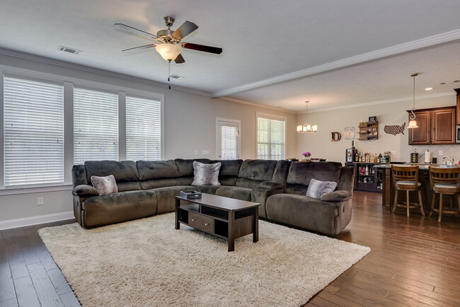 Building Photo - 4042 Ellington Dr