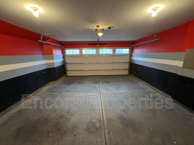 Building Photo - 333 Amber Acorn Ave