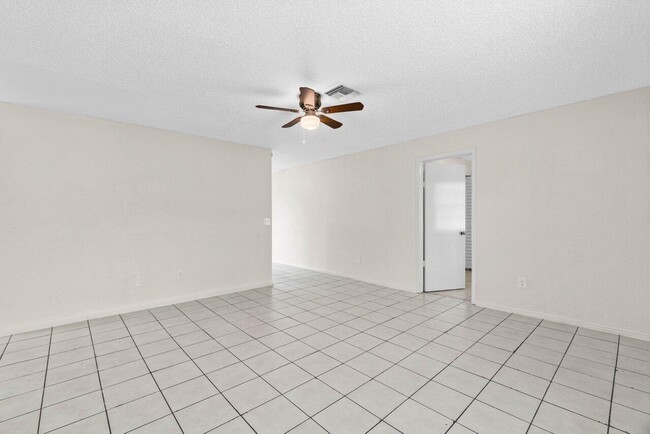 Building Photo - 4915 Gulfstream Rd