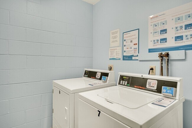 Building Photo - 19 Wiget St