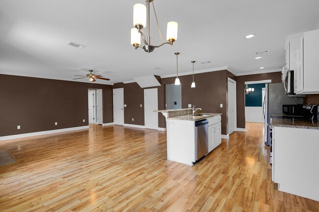 Building Photo - 721 Highgrove Ct