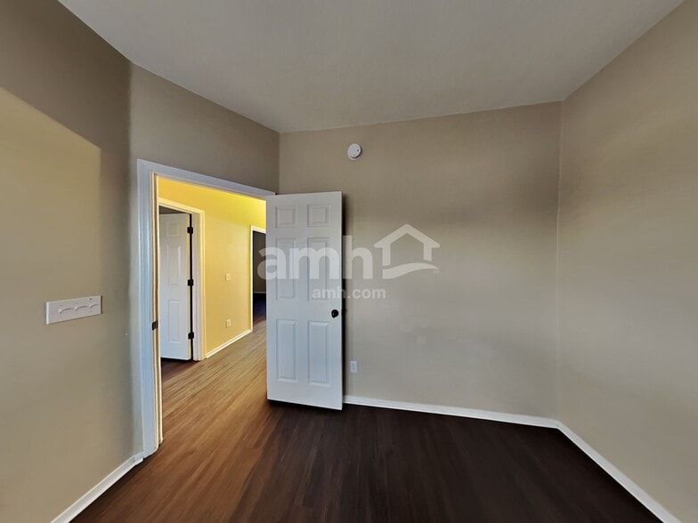 Building Photo - 7592 W Ranchers Dr