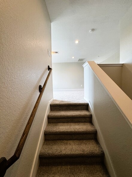 Building Photo - 615 Calm Ct