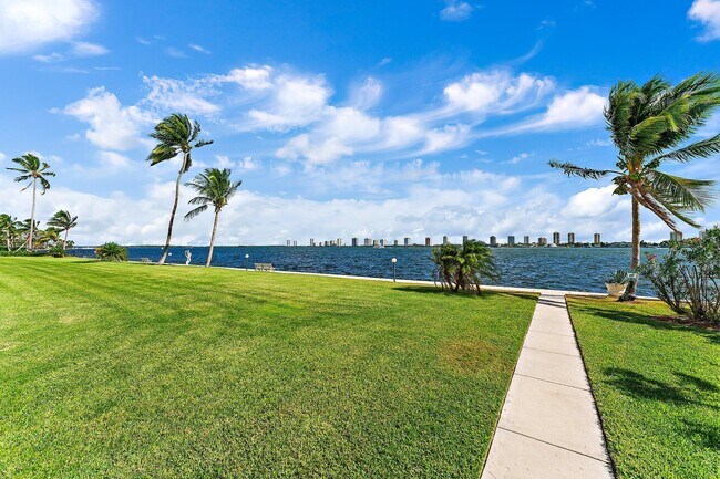 Building Photo - 301 Lake Shore Dr