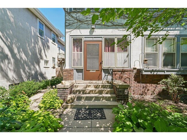 Building Photo - 1771 James Ave S
