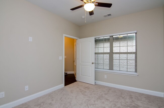 Building Photo - 2045 Moultrie Cir