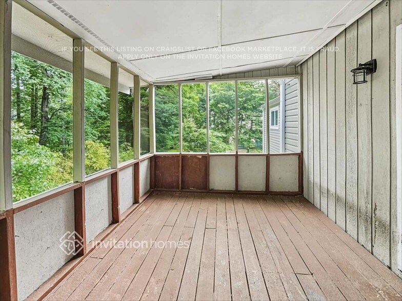 Building Photo - 3166 Robindale Rd