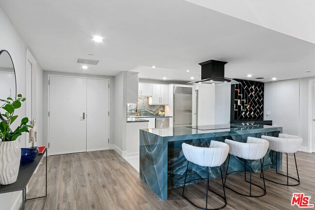 Building Photo - 10445 Wilshire Blvd