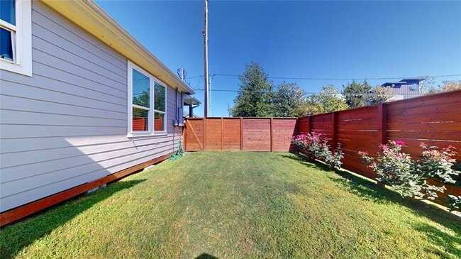 Building Photo - 1201 Northwood St