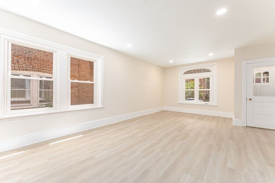Building Photo - 129 Walnut St