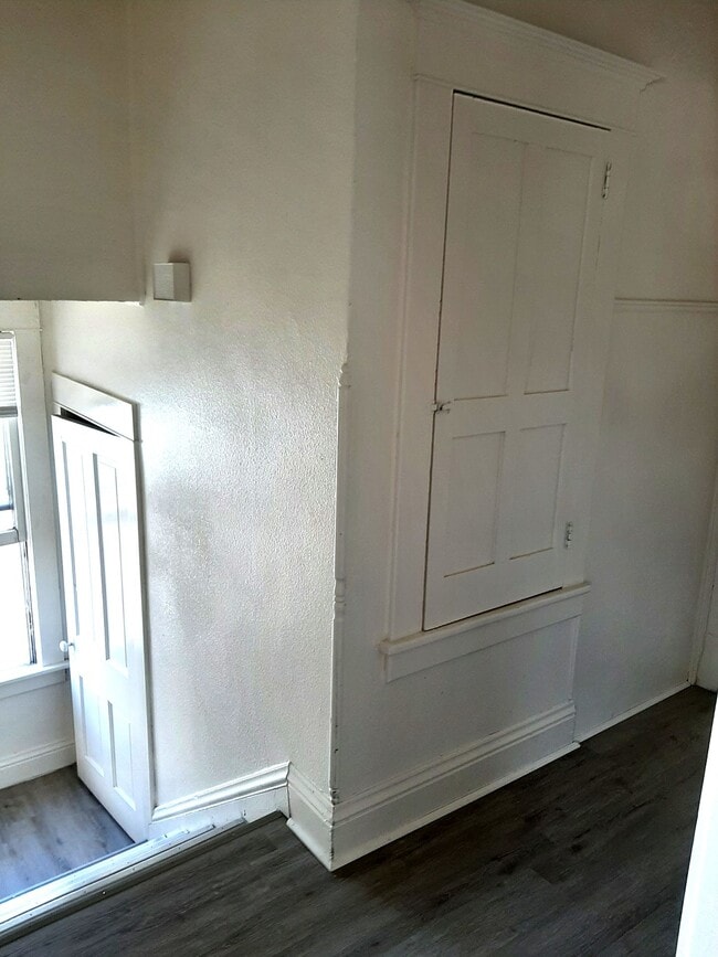 Building Photo - (1614 8th Ave)