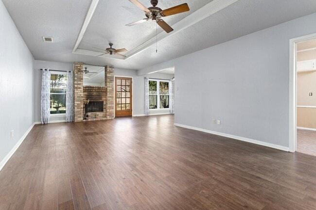 Building Photo - 6760 Gladys Ave