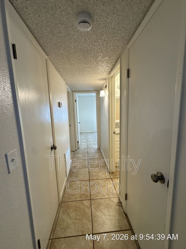 Building Photo - 806 Monarch Cir