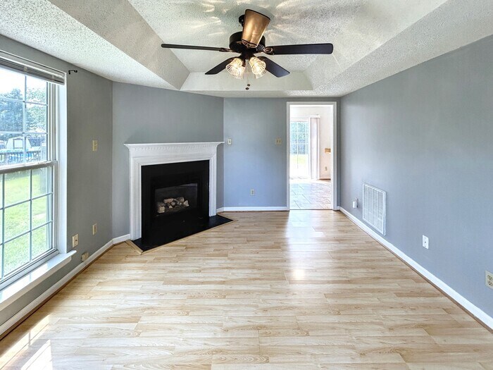 Building Photo - 6432 Goldenrod Ct