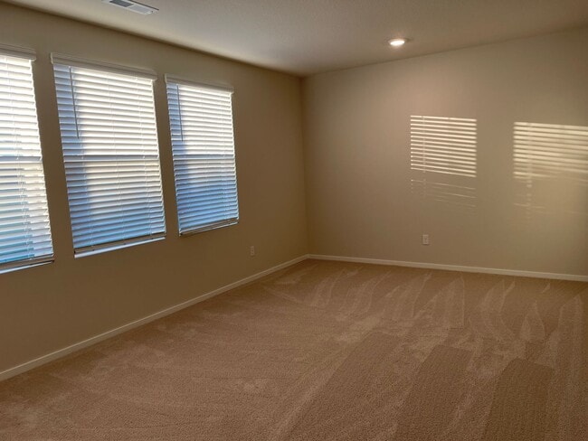 Building Photo - Don’t Miss This! Spacious Vancouver Home with Large Yard & Double Garage.