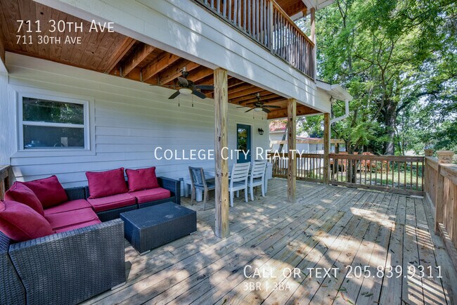 Building Photo - 711 30th Ave