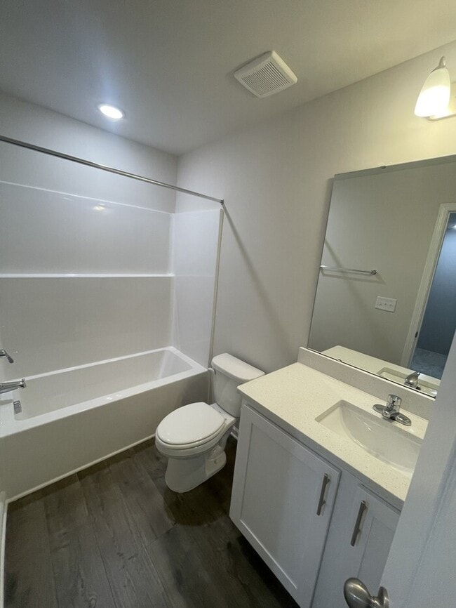 Building Photo - 1021 Peony Ln