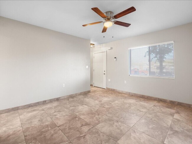 Building Photo - 2 Bedroom 1 Bathroom -ALL Brand New Appliances!