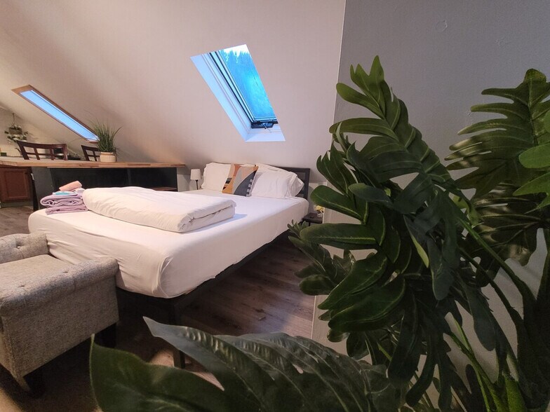 Building Photo - 3 Dean Ave