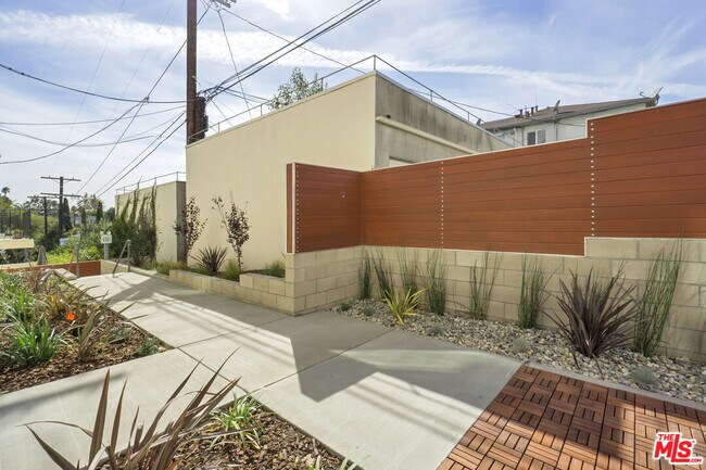Building Photo - 6925 Knowlton Pl