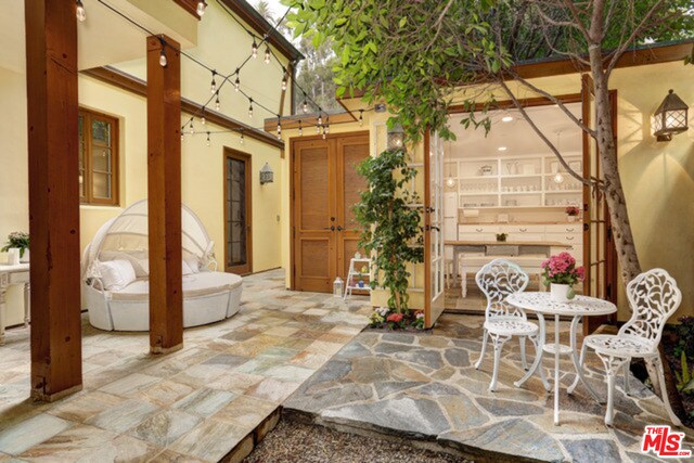 Building Photo - 707 Palisades Beach Rd