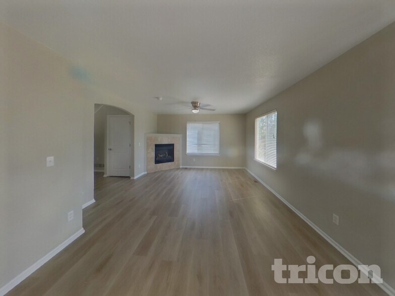Building Photo - 2728 Sierra Springs Dr